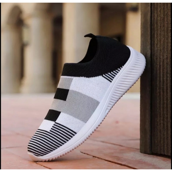 ⭕PREVIEW⭕ Black/White/Gray Knitted Sock Sneaker - Picture 4 of 8